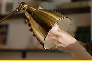 How to change lightbulbs
